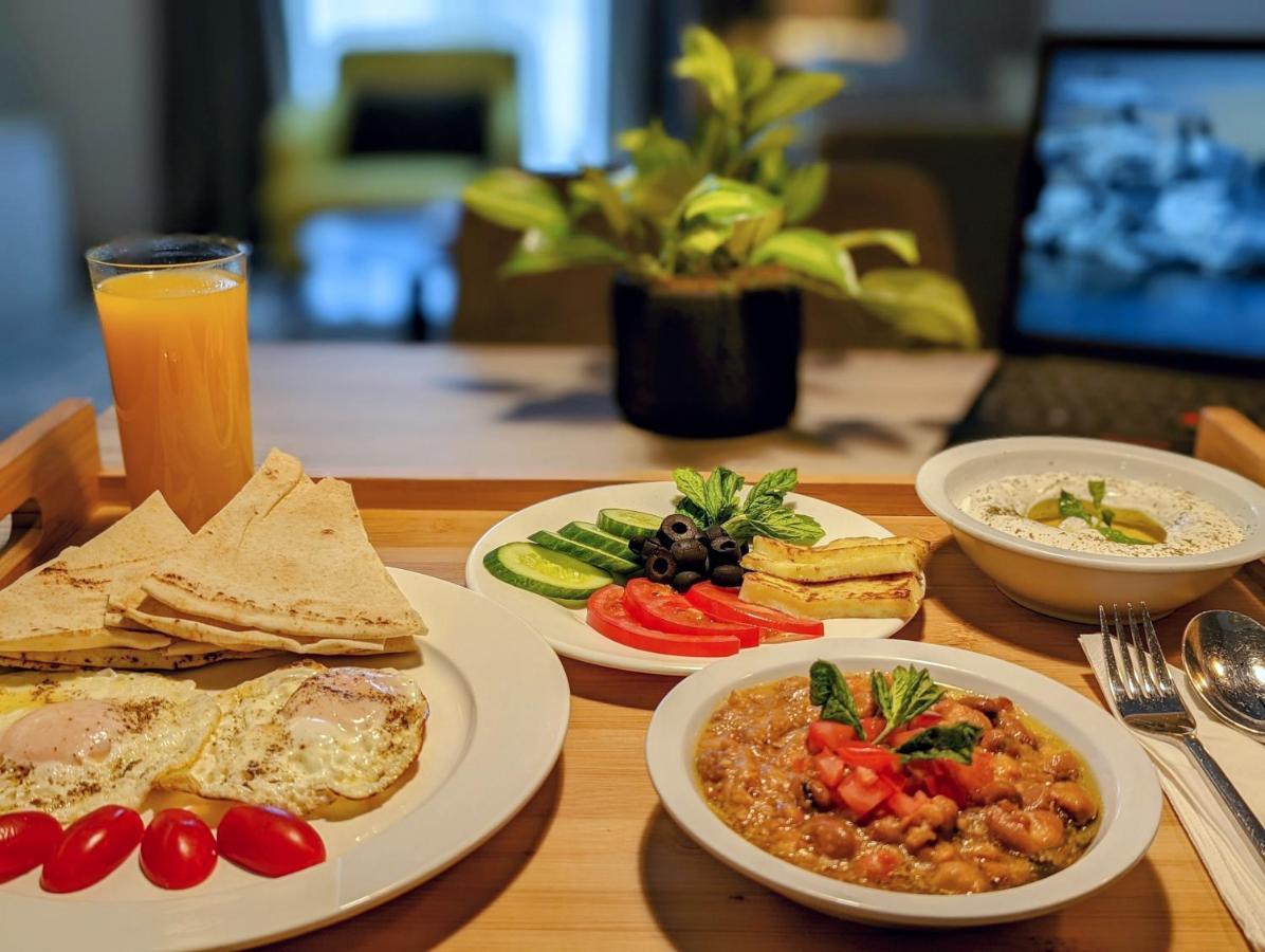 Citadines Abha Lejlighedshotel Eksteriør billede Israeli breakfast