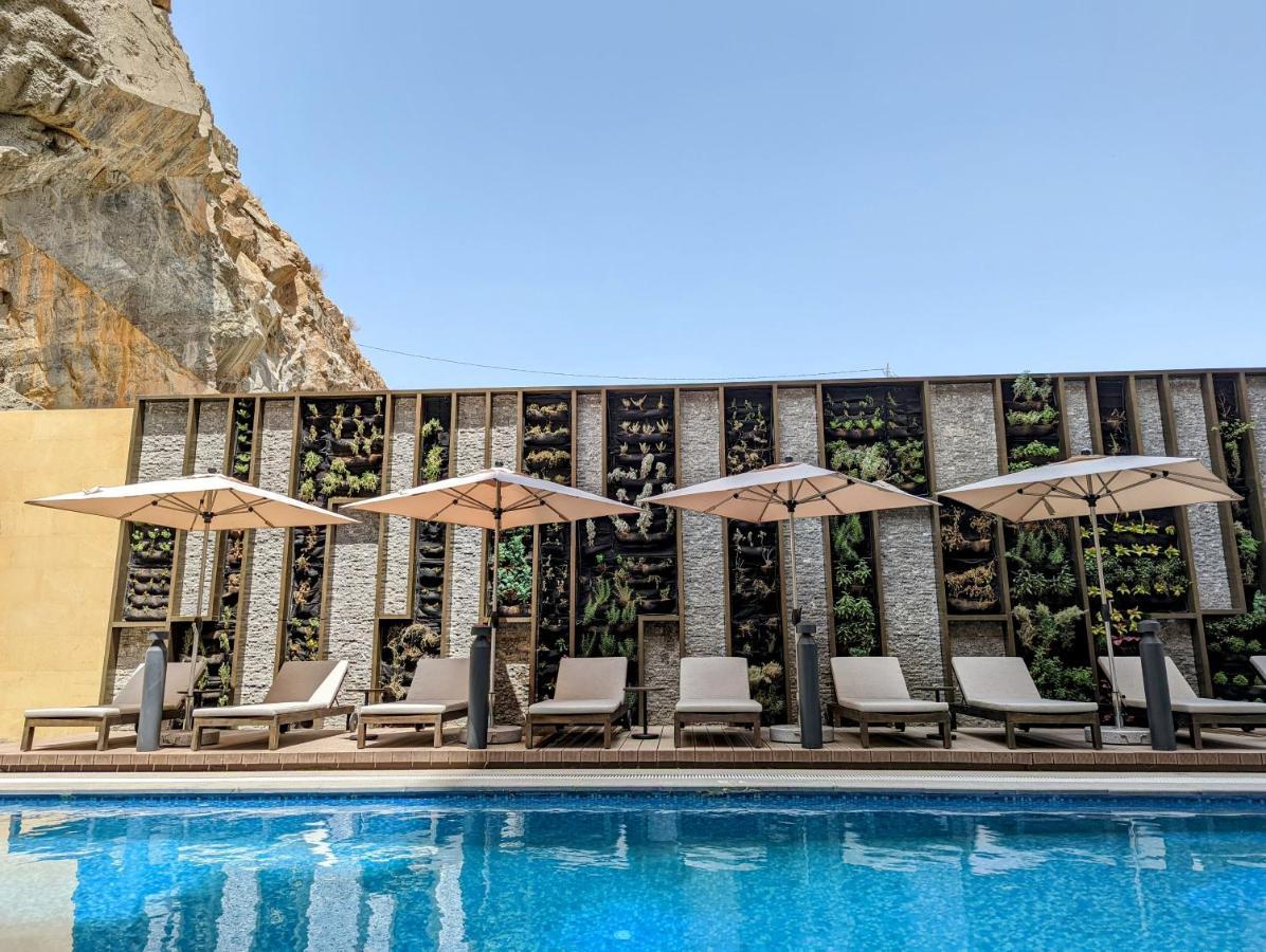 Citadines Abha Lejlighedshotel Eksteriør billede The pool at the hotel